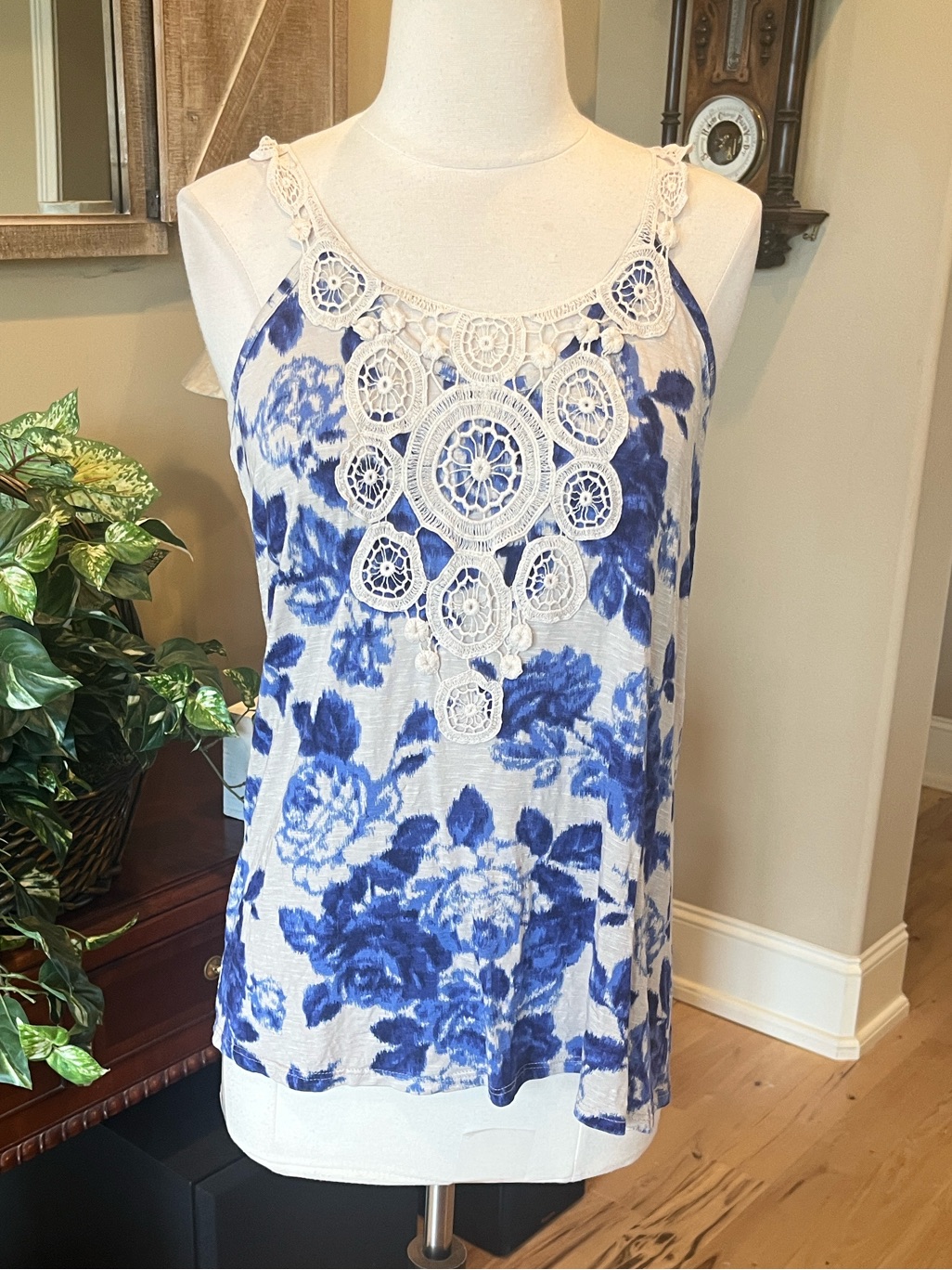 Waverly Grey Flowy Top Blue Beige Retro Crochet Lace Tank